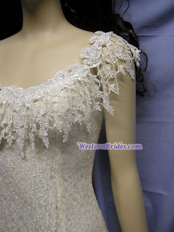 Vonda D Hanky Hem Dress in Ivory