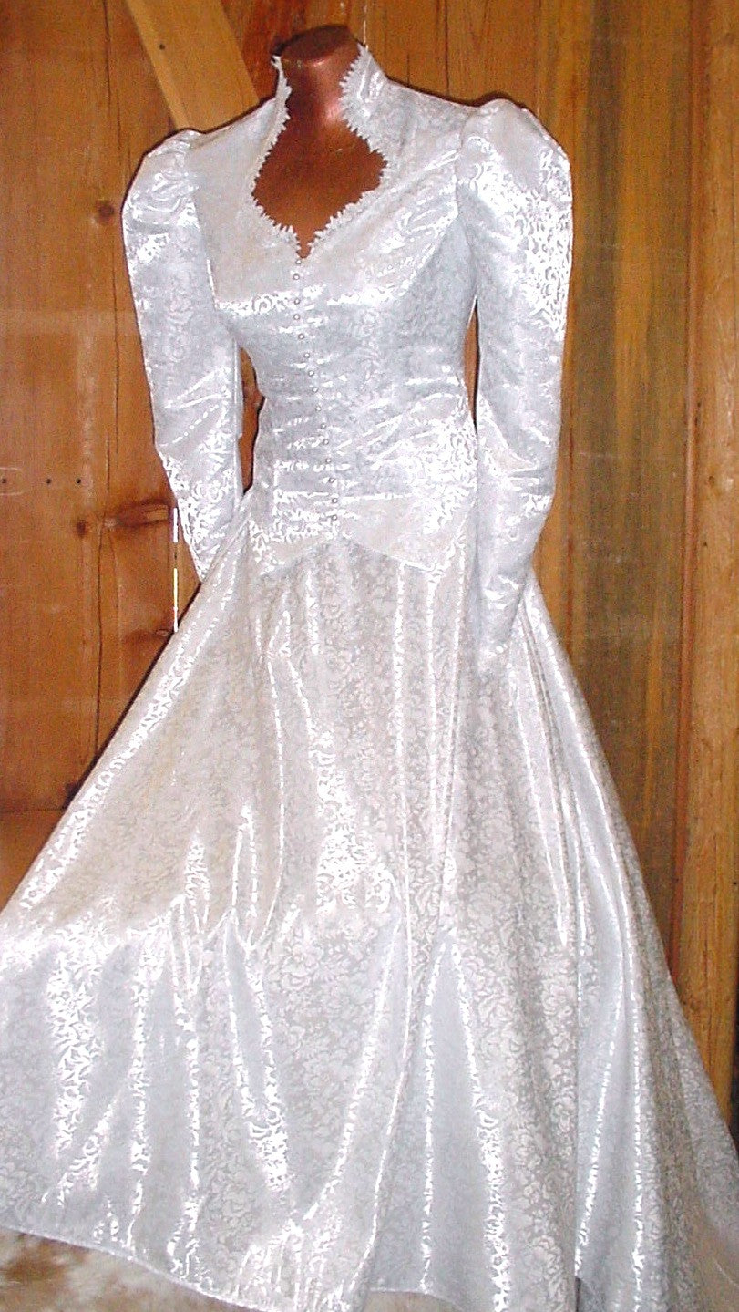 Simple Graces "Lilith and Lillian" Set in Satin Jacquard, White, Size 16